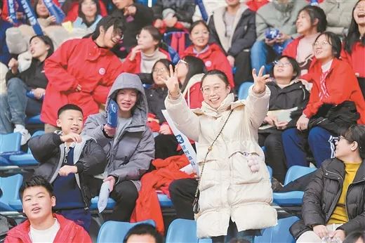篮球队夺冠算几枚金牌_四排镇篮球赛冠军是谁_篮球冠军赛是什么意思