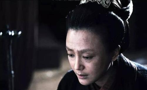 健身女星_女生健身明星_很飒的女明星健身