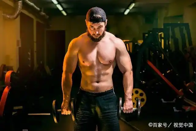 女明星和教练健身_健身房明星教练_教练健身明星女星是谁