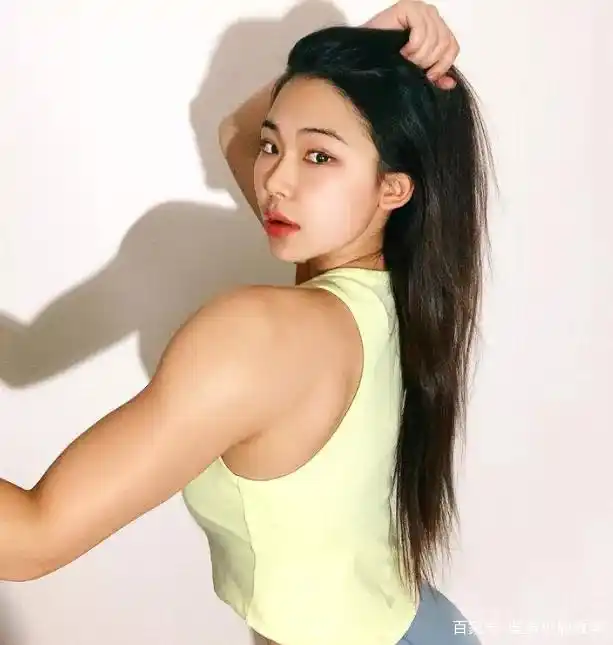 健身教练明星有哪些_女明星和教练健身_健身教练出身的明星
