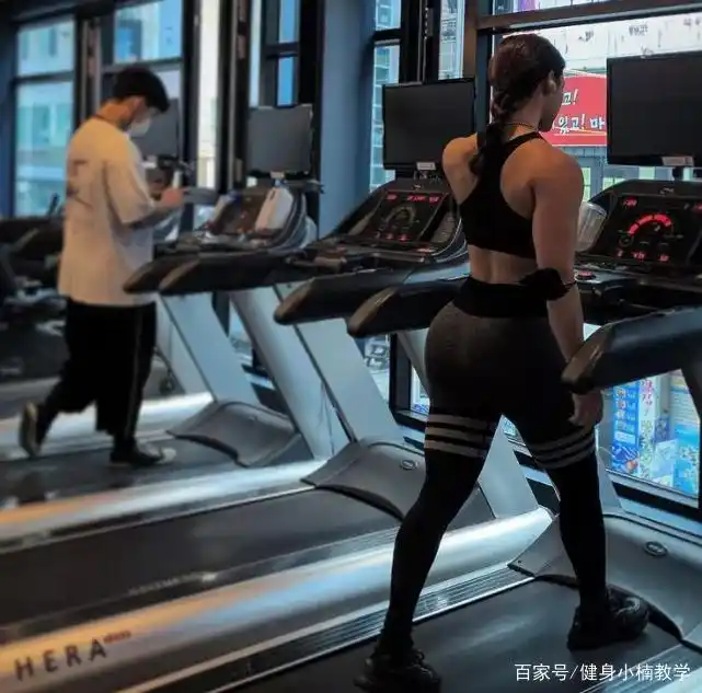 健身教练明星有哪些_女明星和教练健身_健身教练出身的明星