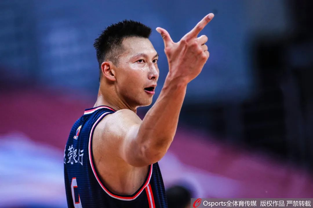 篮球站线规则_篮球战术各种线的表示_篮球战术线路表示