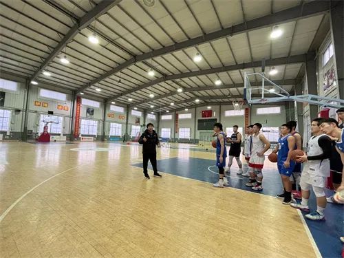泰安二中男篮佳绩背后：队员教练全年无休的努力